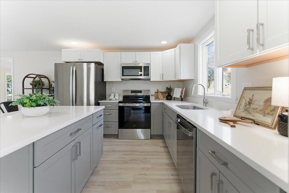 670 Wiscasset Rd, Boothbay, ME 04537 - photo 1