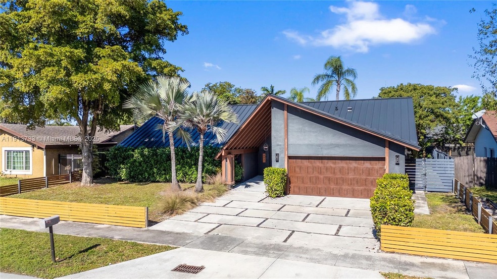 841 NE 205th St, Miami, FL 33179 - photo 1