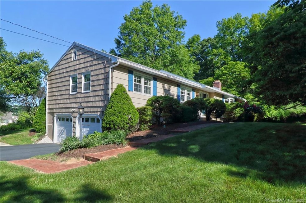 440 Skyline Dr, Orange, CT 06477 - photo 1