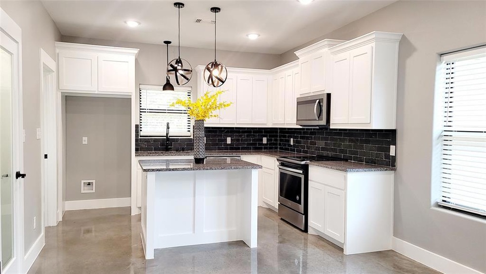 912 Wilde St, Denison, TX 75020 - photo 1