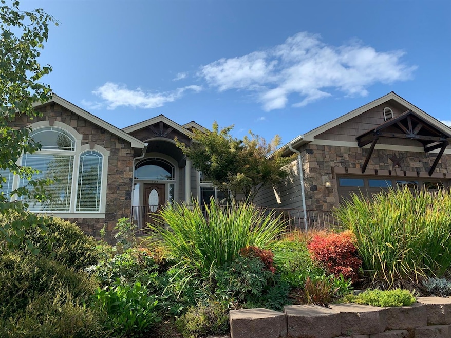 108 NW Fall Run Dr, Grants Pass, OR 97526 - photo 1