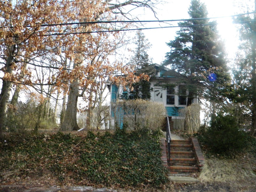 54 Latourette FRONT VIEW