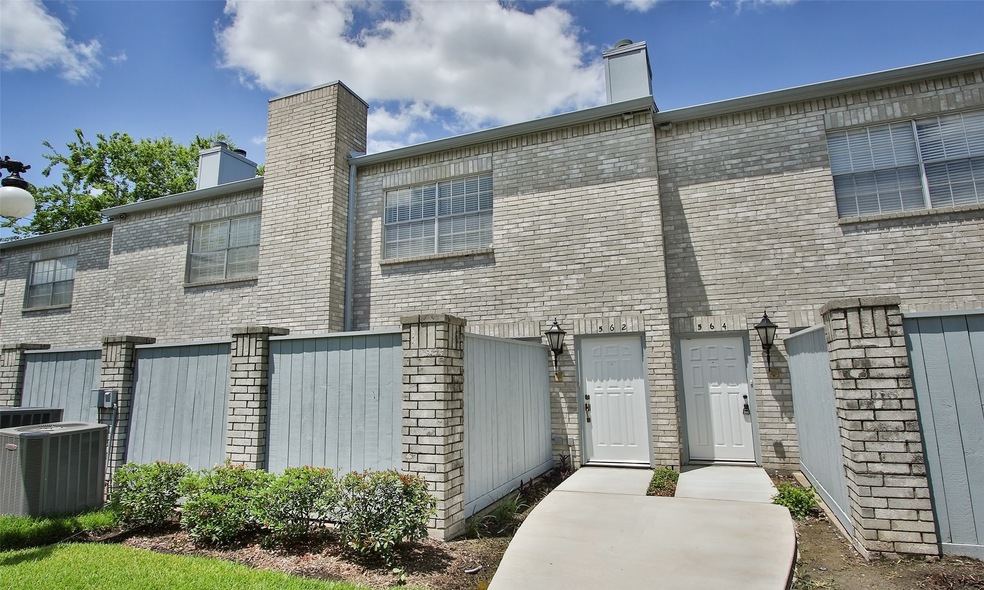 Welcome to 562 Wilcrest!