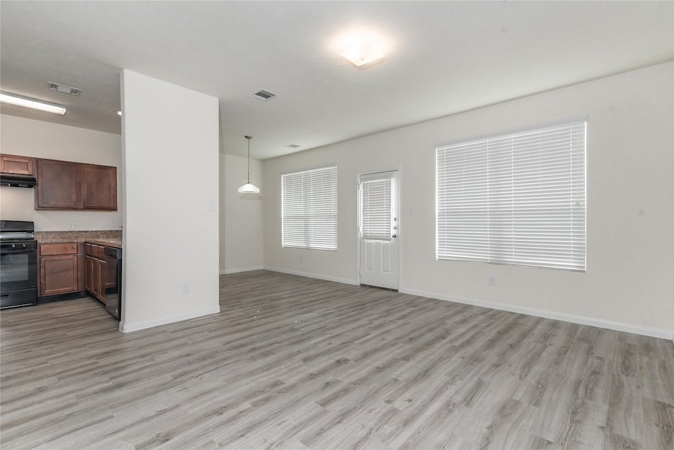 5814 Northern Oak St, Houston, TX 77016 - photo 1