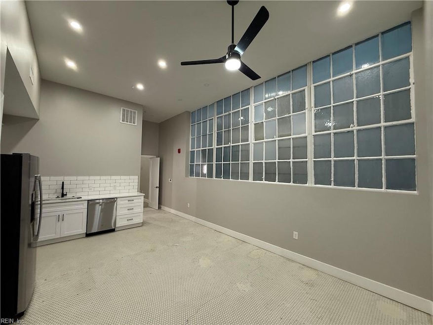 332 34th St unit 114, Newport News, VA 23607 - photo 1