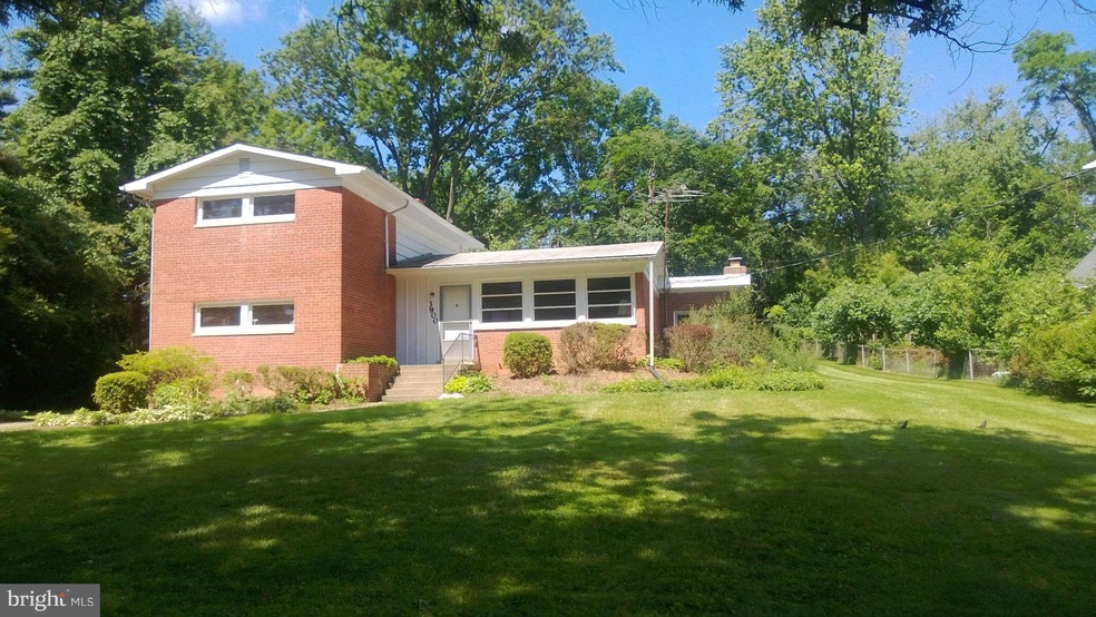 3900 Skyview Ln, Fairfax, VA 22031 - photo 1