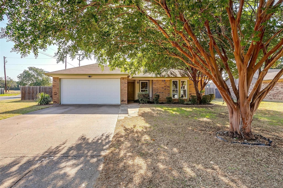 500 Alta Vista St, Joshua, TX 76058 - photo 1
