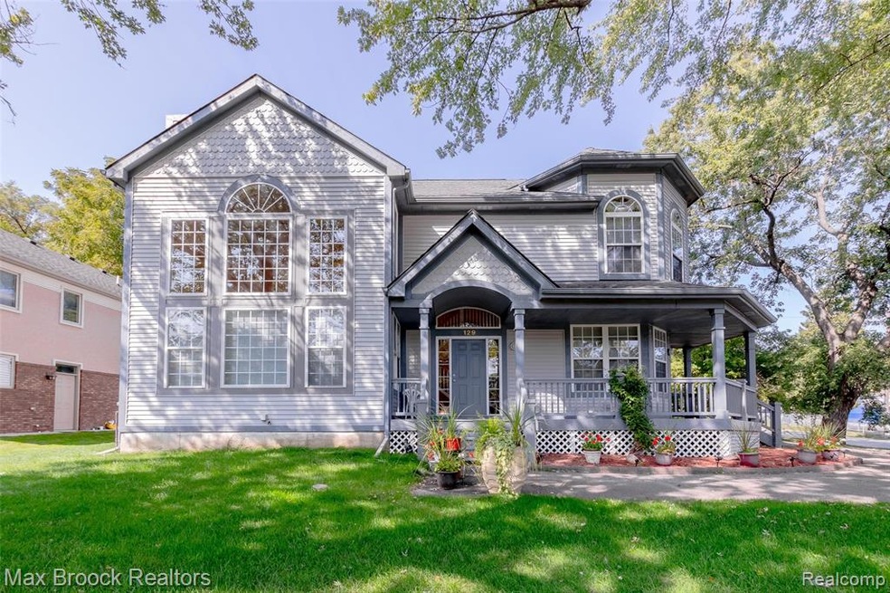 129 DEKALB, WALLED LAKE