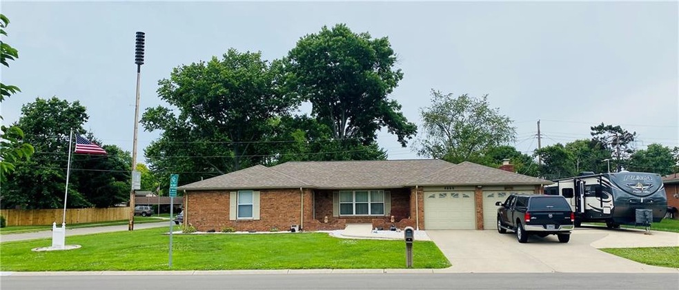 4660 Chapel Dr, Columbus, IN 47203 - photo 1