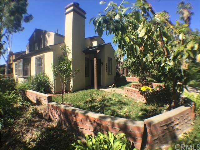 Rare Single story, end unit property! 