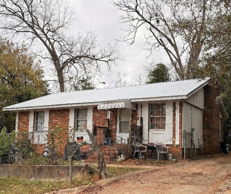 122 Academy St, Americus, GA 31709 - photo 1