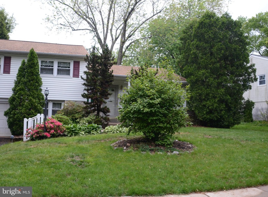 1105 York Ave, Lansdale, PA 19446 - photo 1