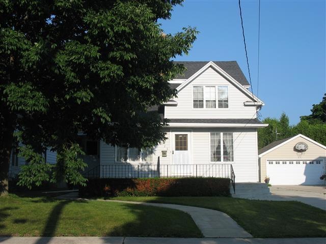 928 N 10th St, Manitowoc, WI 54220 - photo 1