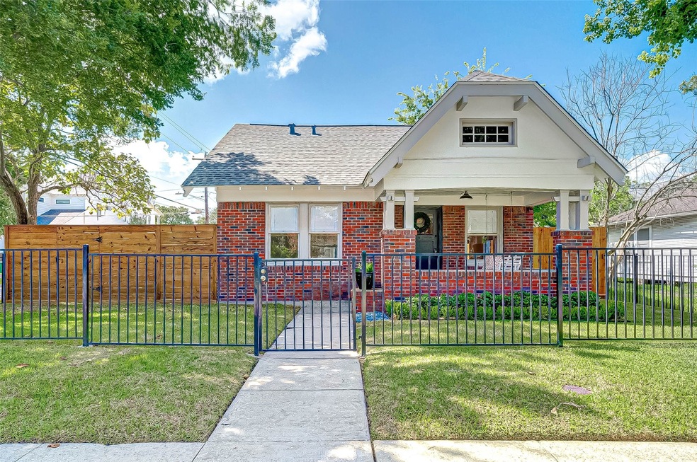140 Munford St, Houston, TX 77008 - photo 1