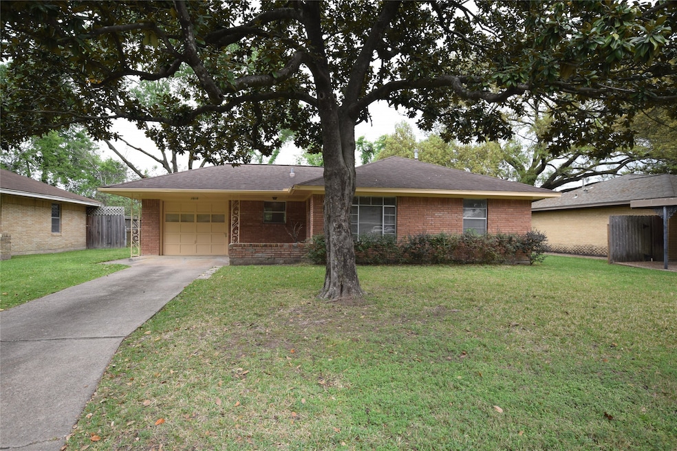 1010 W 31st St, Houston, TX 77018 - photo 1