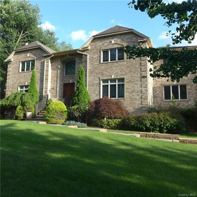 4 Gel Ct, Monsey, NY 10952 - photo 1