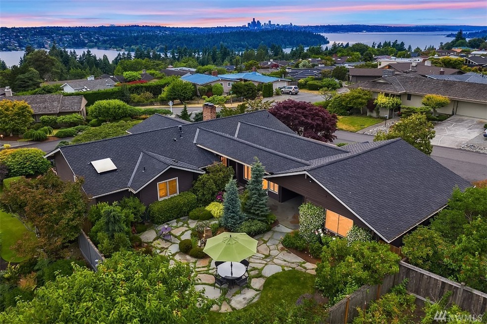 8333 SE 68th St, Mercer Island, WA 98040 - photo 1