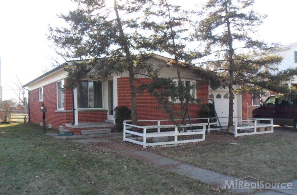 16036 Larkspur St, Roseville, MI 48066 - photo 1