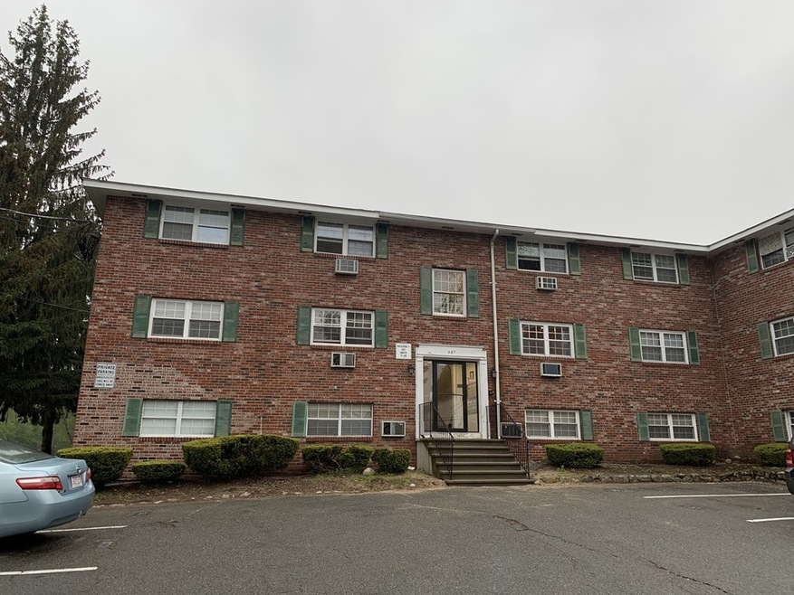 367 Hildreth St unit 21, Lowell, MA 01850 - photo 1