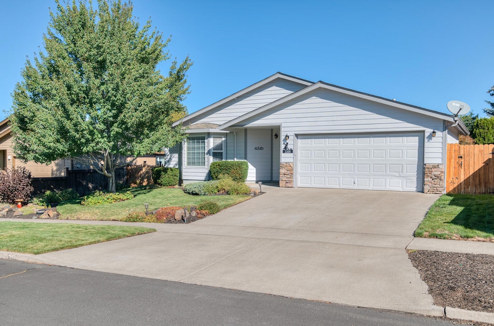 3318 NE Hoona Dr., Bend, OR - 1