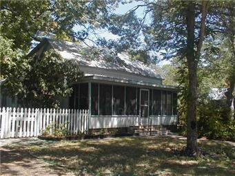 924 W San Antonio St, San Marcos, TX 78666 - photo 1