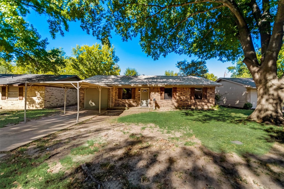 229 Victory St, Bonham, TX 75418 - photo 1