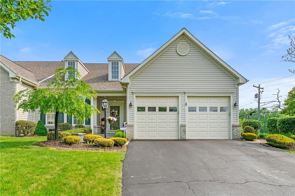 Great curb appeal end unit