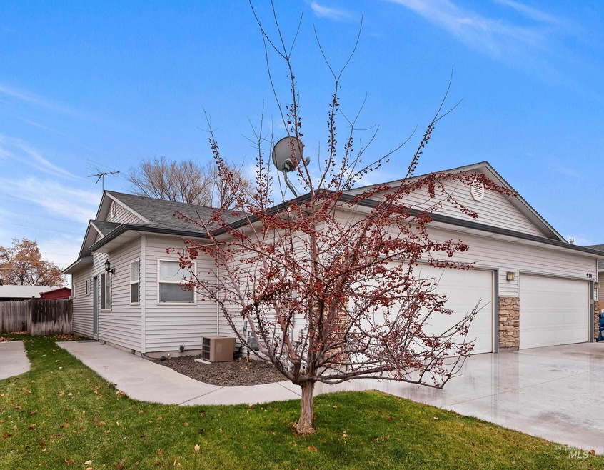 918 S Diamond St, Nampa, ID 83686 - photo 1