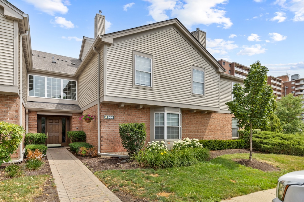 100 White Oak Ct unit 1, Schaumburg, IL 60195 - photo 1