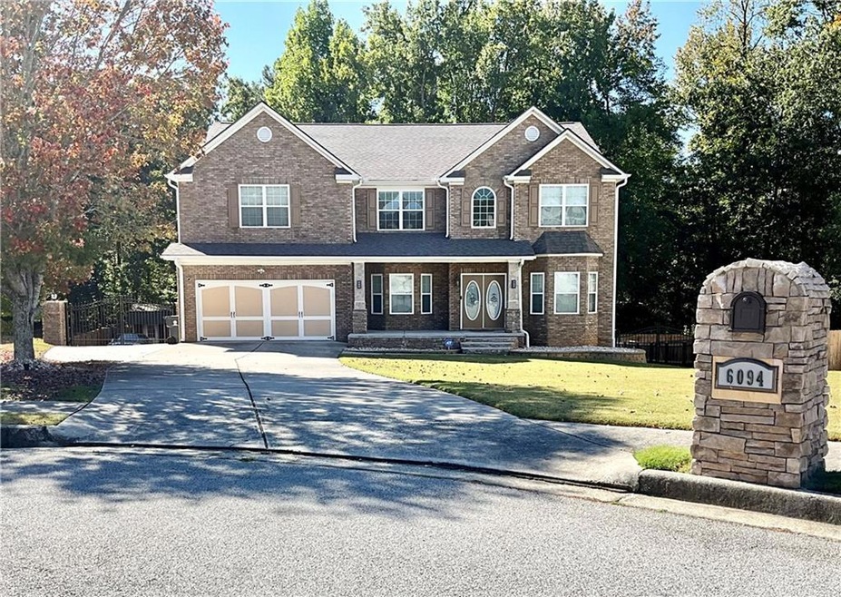 View of front of house with a front lawn and a gar