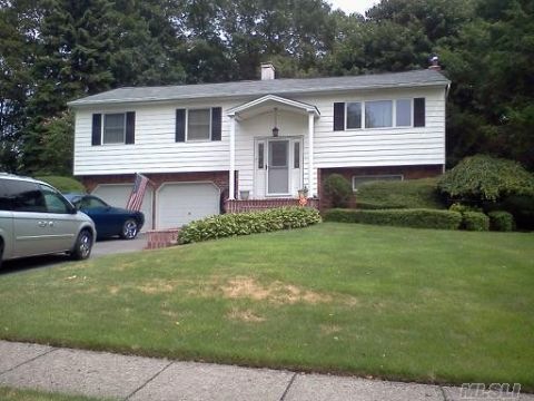 54 Holiday Park Dr, Hauppauge, NY 11788 - photo 1