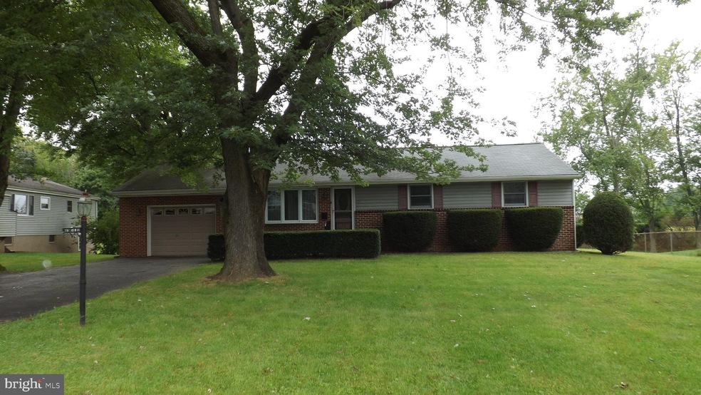 724 Mason Dr, Warminster, PA 18974 - photo 1