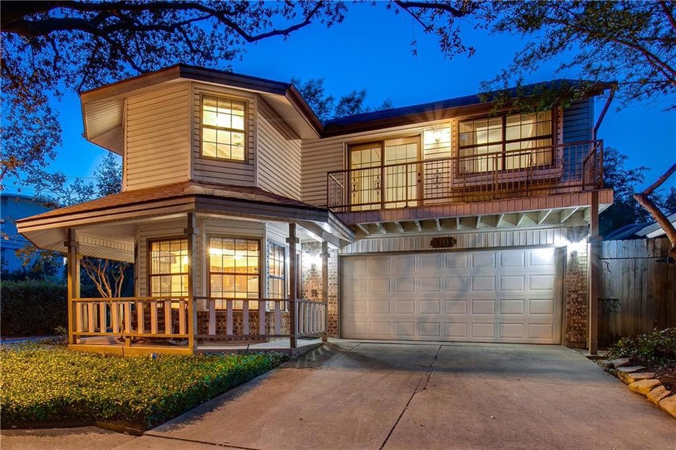 2 car garage and balcony!!!