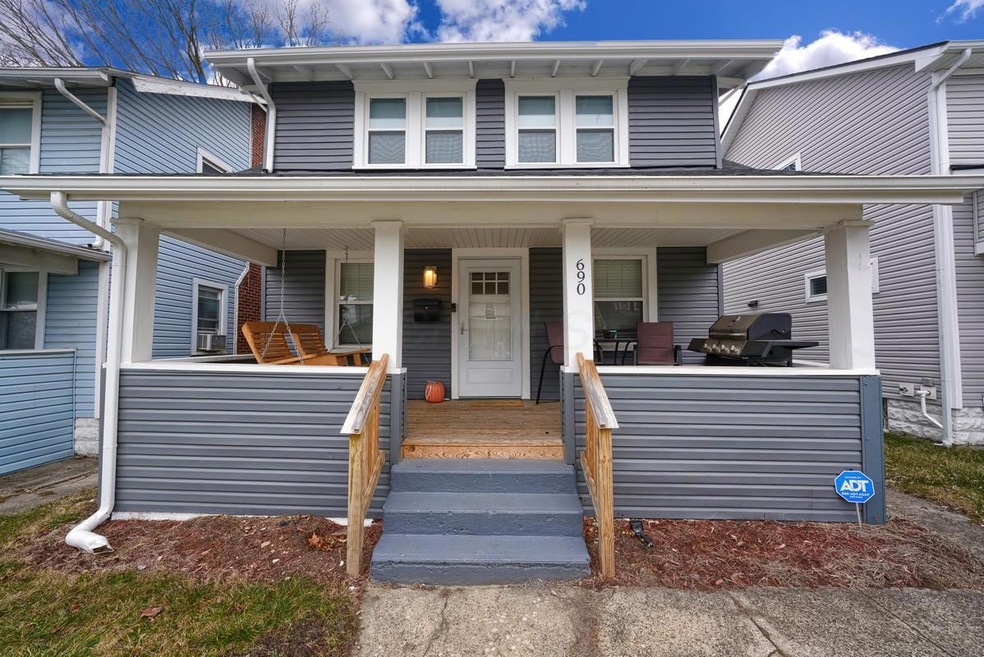 690 E Kossuth St (1)