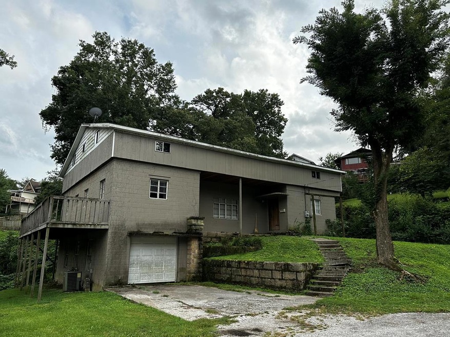 301 Pine St, Hazard, KY 41701 MLS 119136