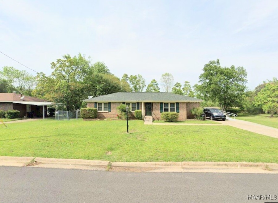 102 Dee Dr, Montgomery, AL 36108 - photo 1