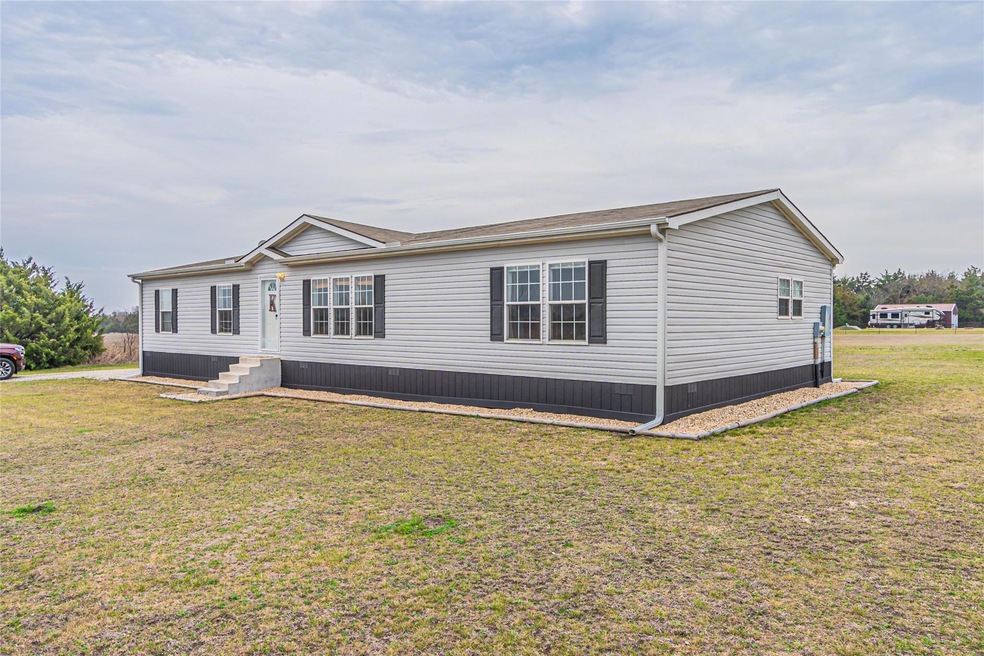 300 County Road 4520, Whitewright, TX 75491 - photo 1