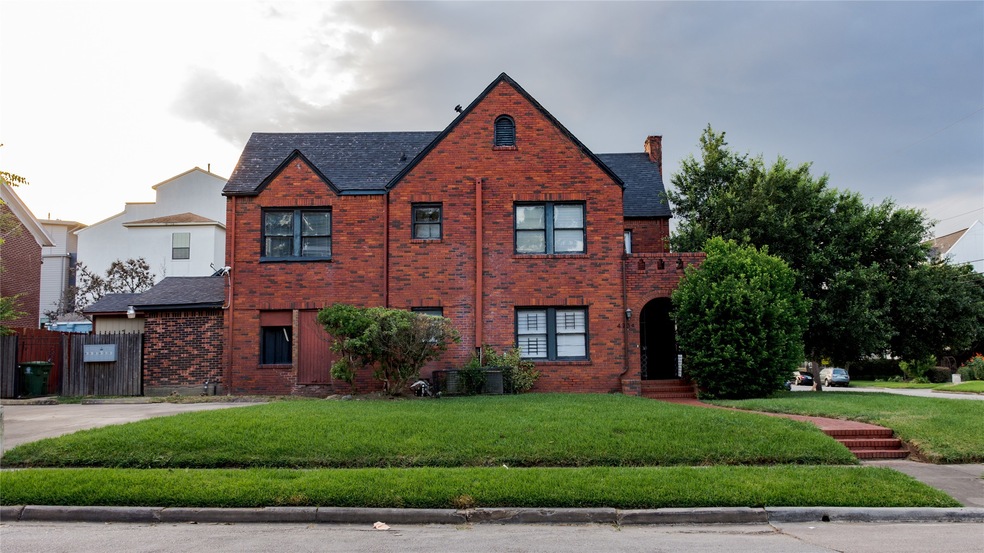 Beautiful curbside appeal.