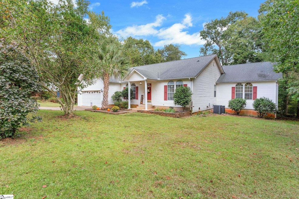 122 Confederate Ln, Greer, SC 29651 - photo 1