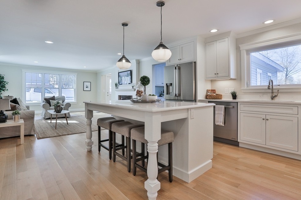 10 Ashland St, Newburyport, MA 01950 - photo 1