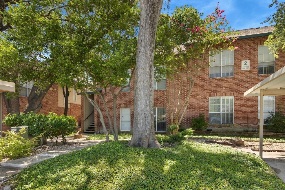 8601 Park Ln unit 221B, Dallas, TX 75231 - photo 1