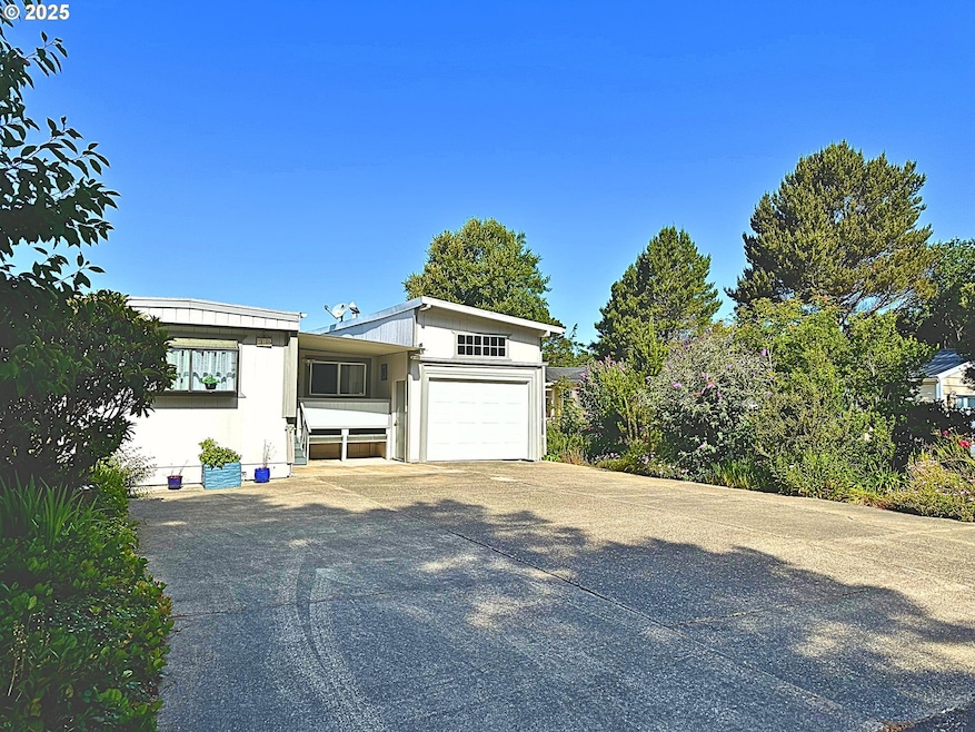 1600 Rhododendron Dr unit 218, Florence, OR 97439 - photo 1