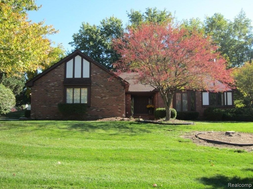 6827 Arlington Dr, West Bloomfield, MI 48322 - photo 1