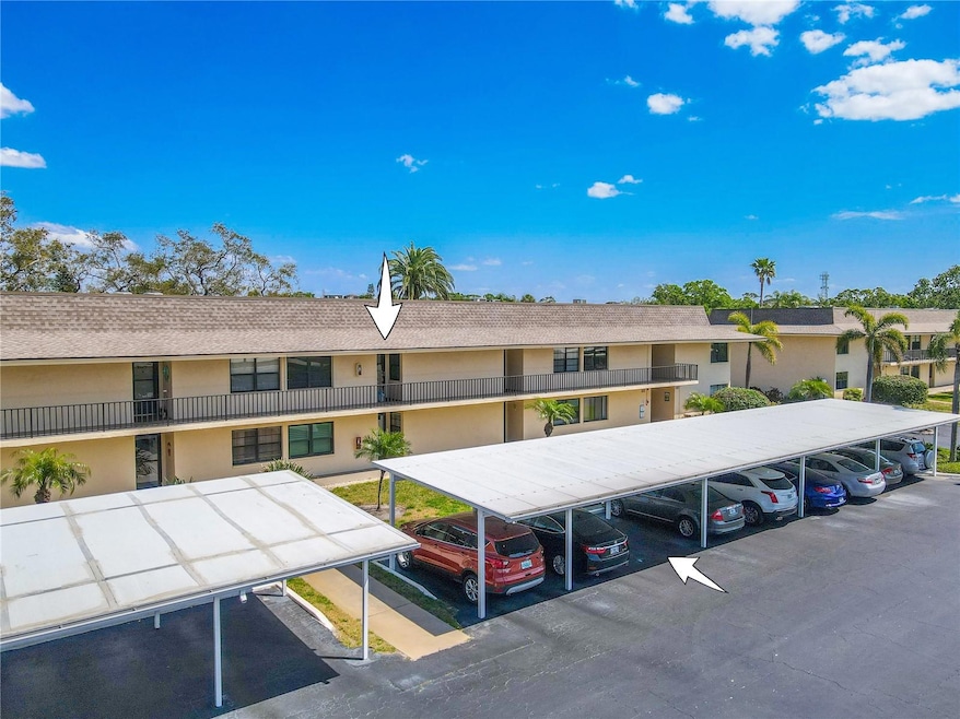 Welcome to this charming 2BR/2BA condo located in the Villas de Golf Condominiums, a desirable 55+ community in Largo.