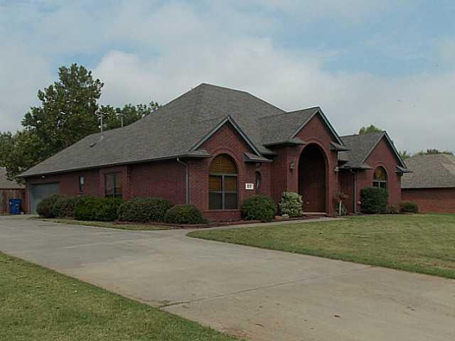 Exterior Front. Features a nice long driveway that