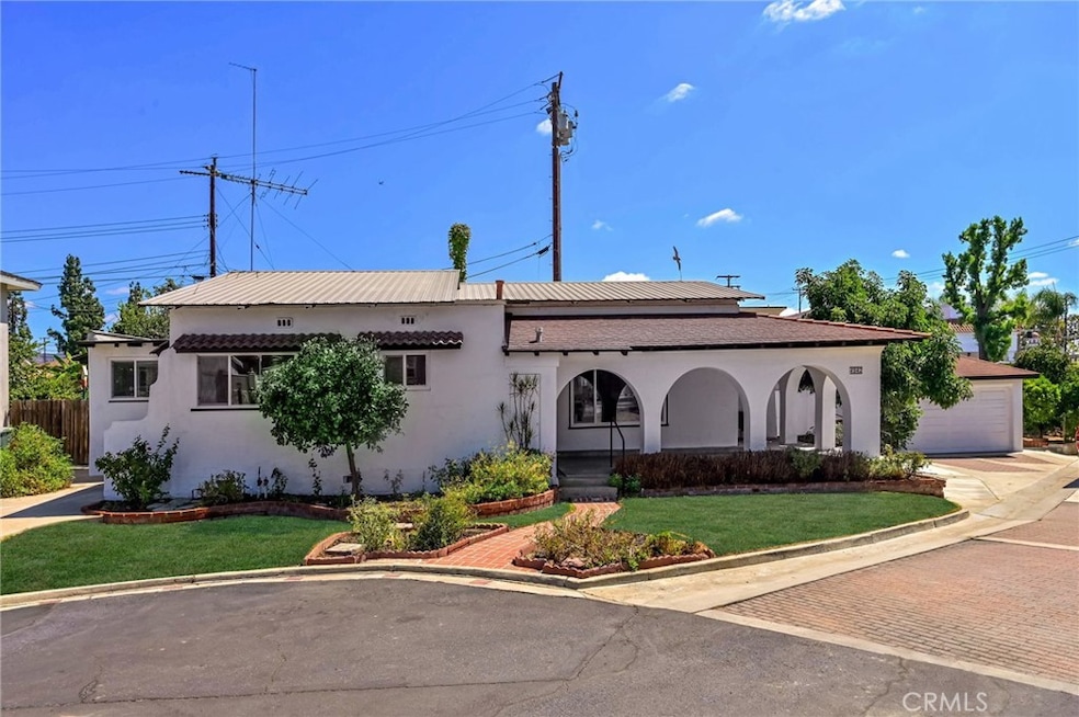 For Sale $950,000 • Co-Listing Agent