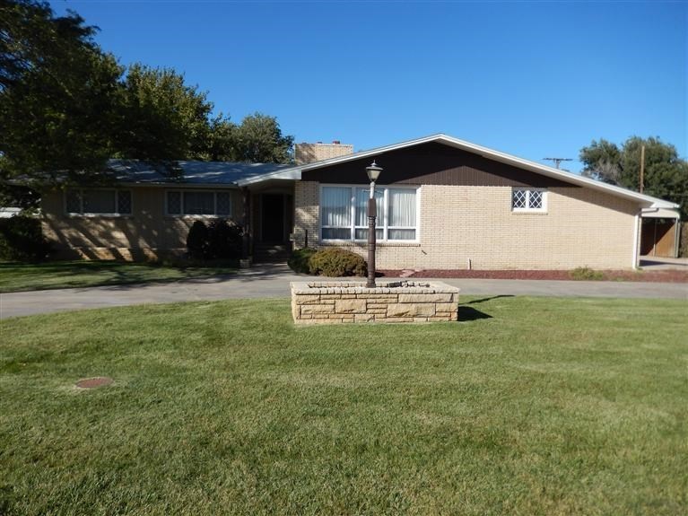 210 W 11th St, Hugoton, KS 67951 - photo 1