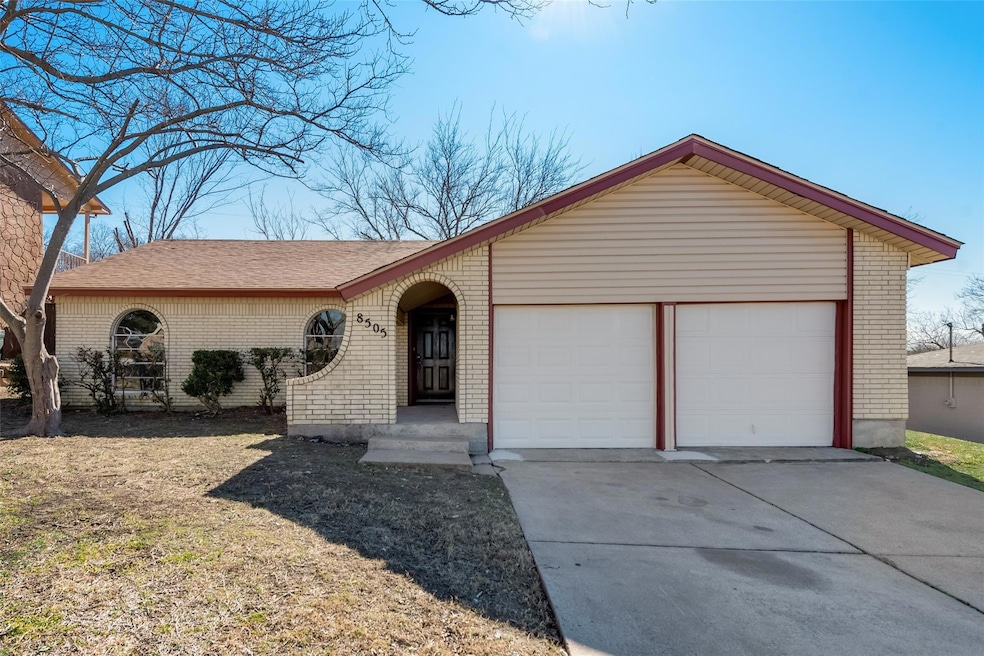 8505 Gibbs Dr, Fort Worth, TX 76108 - photo 1