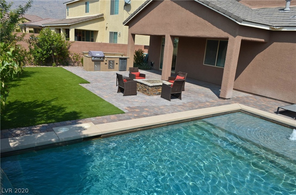 This Spacious Back Yard Has It All!  Sparkling Poo