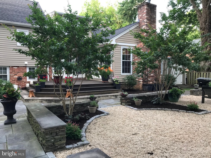 913 Waynewood Blvd, Alexandria, VA 22308 - photo 1